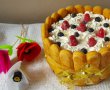 Desert tort din piscoturi, cu crema de iaurt si fructe-6
