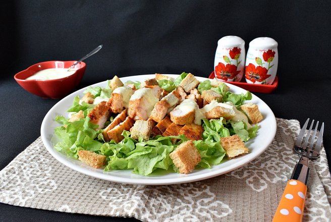 Salata Caesar cu pui - Reteta gustoasa si satioasa