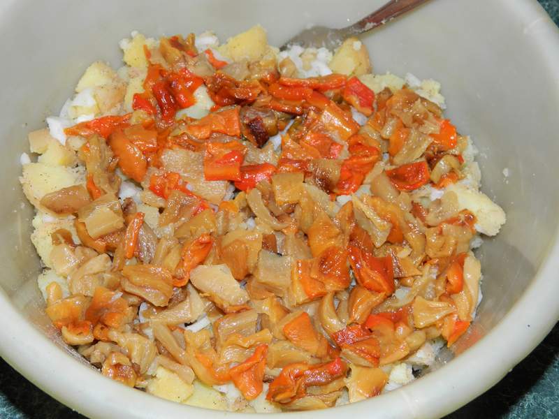 Salata de cartofi cu ardei copt