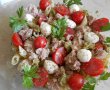 Salata mediteraneana, cu paste, ton, rosii cherry si pesto-0