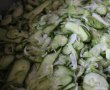 Salata de castraveti cu ceapa in saramura-5