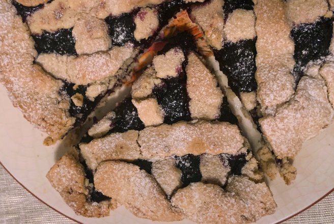 Desert tarta rustica cu gem de fructe de padure