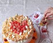 Desert tort cu trandafiri, nuci, caramel si fructe-7