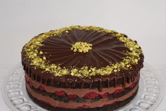 Desert tort cu visine si ciocolata