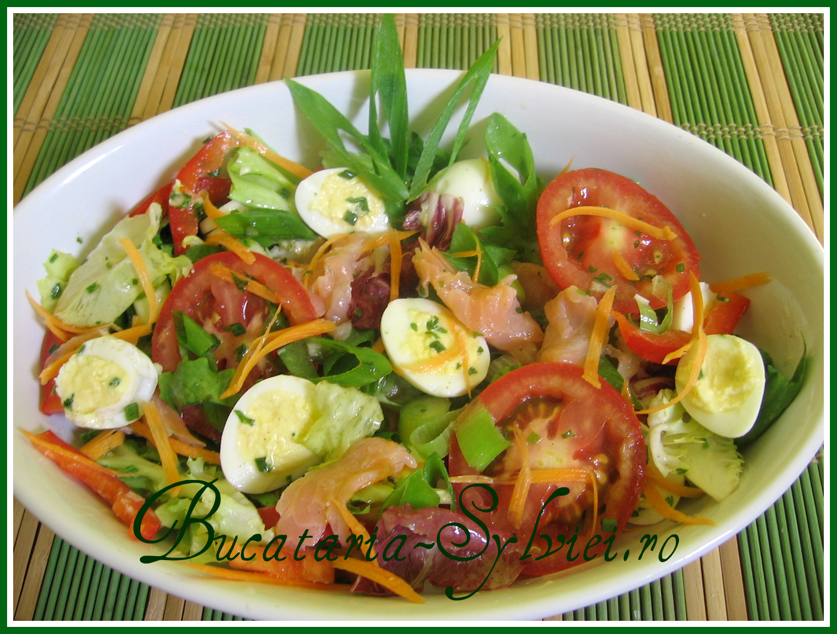 Salata de vara cu somon si oua de prepelita