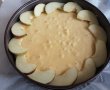 Desert prajitura turnata cu mere si crema de smantana-8