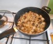 Tocanita de pui, cu ciuperci si usturoi, la tigaie-4