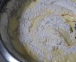 Desert prajitura pufoasa cu branza si cirese-4