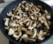 Ciuperci gratinate cu branza si sos cremos de smantana-2