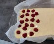 Desert prajitura pufoasa cu iaurt si zmeura-1