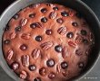 Desert prajitura cu ciocolata, piureu de dovleac si afine-3