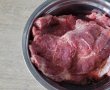 Ceafa de porc gatita in tigaie de fonta-1