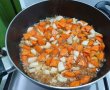 Tocanita de cartofi, cu costita afumata si legume, la tigaie-4