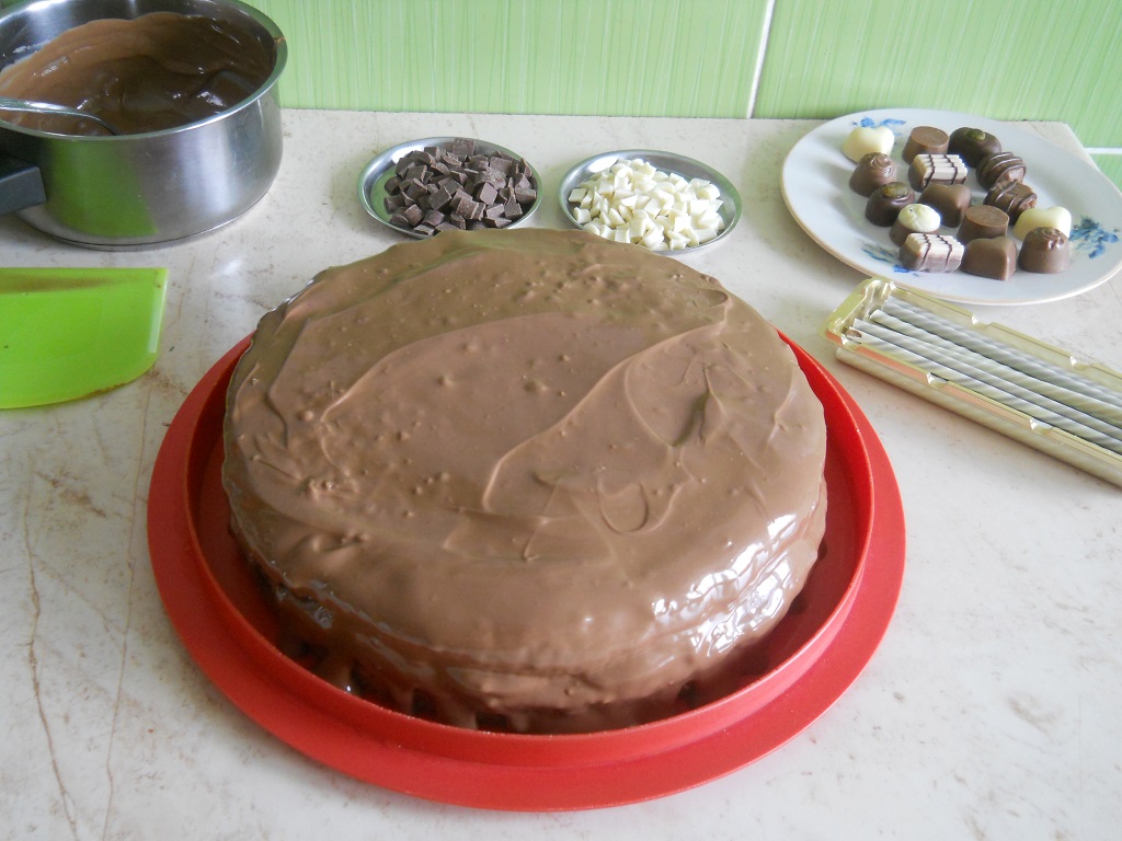 Reteta de tort cu ciocolata si crema de mascarpone