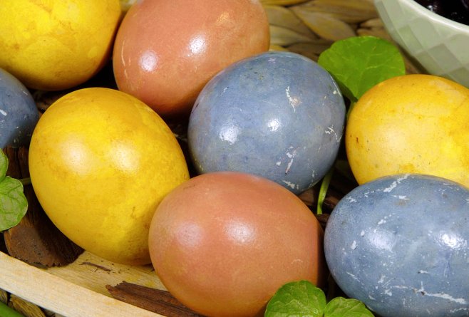 Ouă vopsite natural -  Rețeta simplă și ușoară pentru sărbătorile de Paște