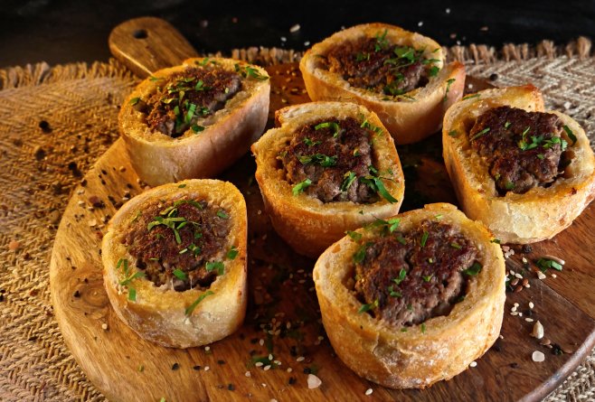 Pâine umplută cu carne de vită - Rețeta simplă și gustoasă