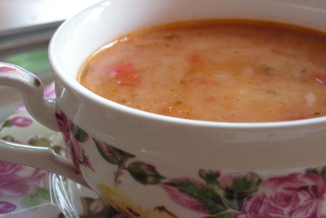 Supa crema de cartofi cu rosii si tarhon