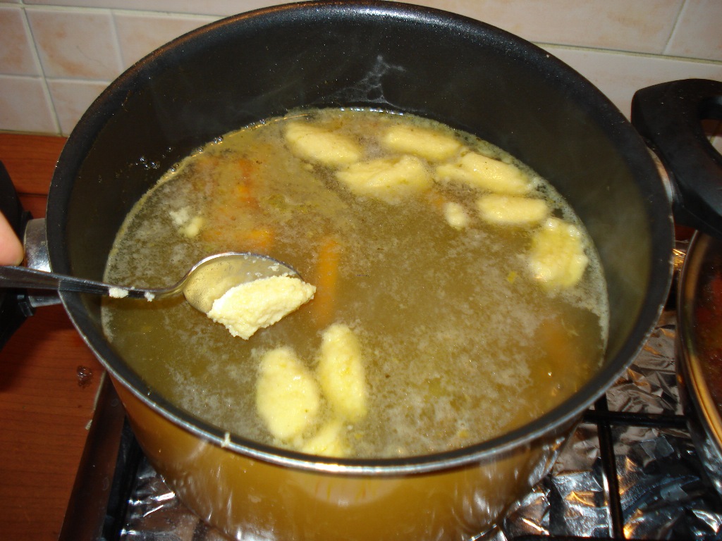 Supa de curcan cu galuste de gris