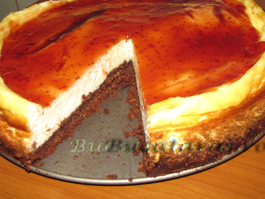Cheesecake cu sos de capsuni