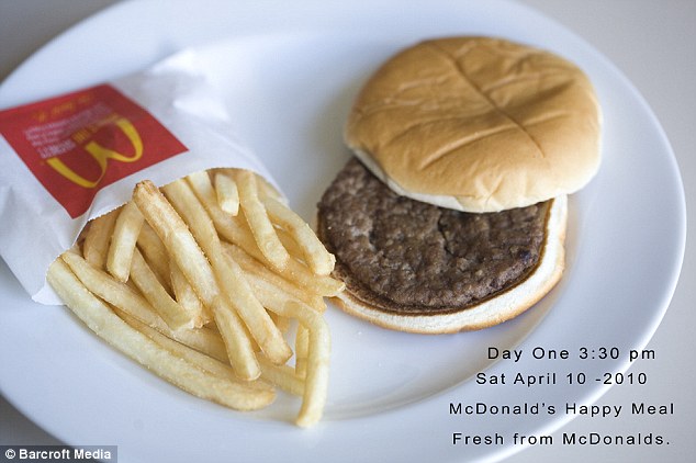 Incredibilul experiment al lui Daily Mail: hamburgerul de la McDonalds nu mucegaieste!