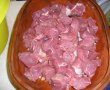 Carne de porc proaspata si afumata,cartofi si bureti,in vasul roman-2