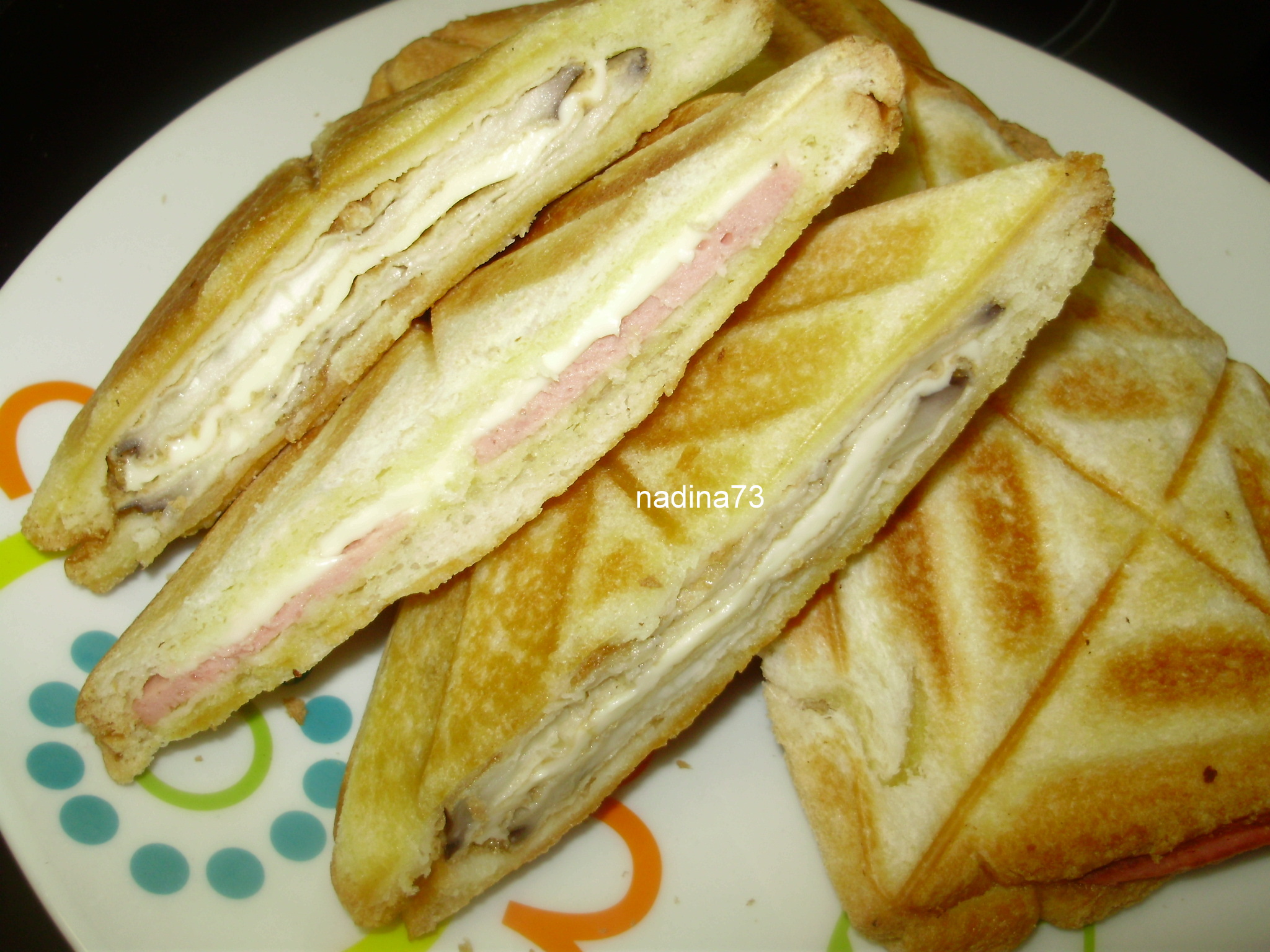Sandwich-uri  calde cu vinete pane sau cu   mozzarella