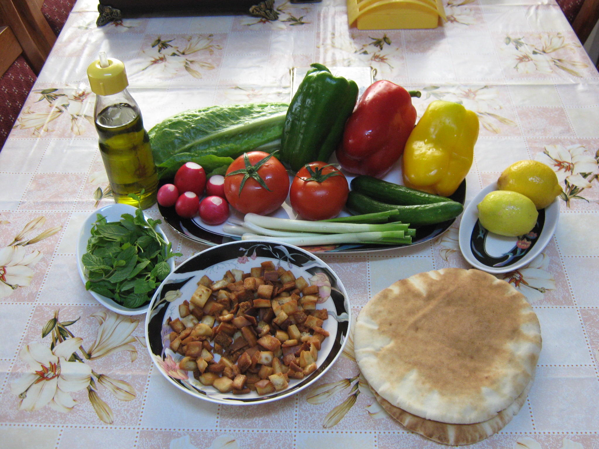 Fatuş - Salata de paine ( de post)
