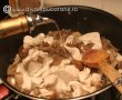 Paste cu ciuperci, smantana si piept de curcan-4