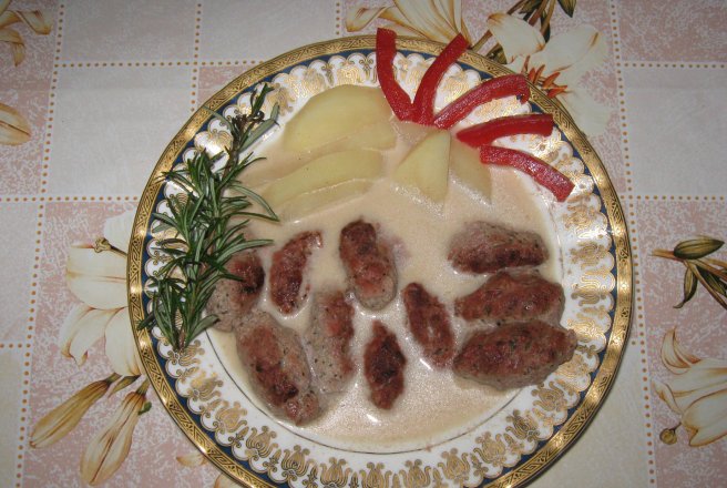 "Kofta bi tahini" - Chiftelute la cuptor cu sos de susan