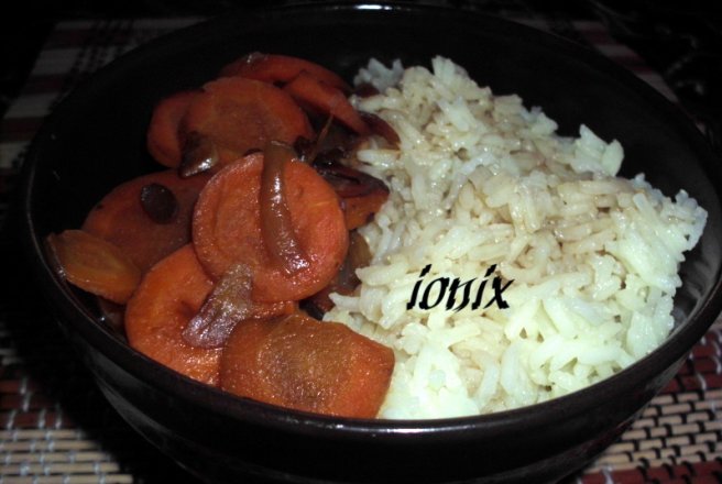 Mâncare chinezească  de morcovi cu orez