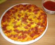 Pizza cu ou si salam-3