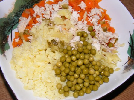 Salata de legume cu piept de pui si maioneza