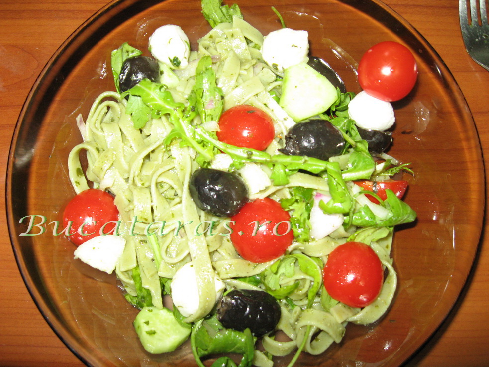 Salata cu tagliatelle in stil italienesc