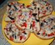 Pizza pe paine cu branza topita-4