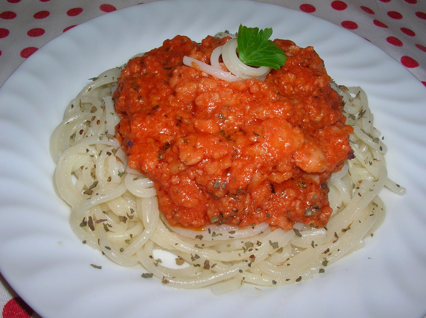 Spaghetti cu sos de carne presata