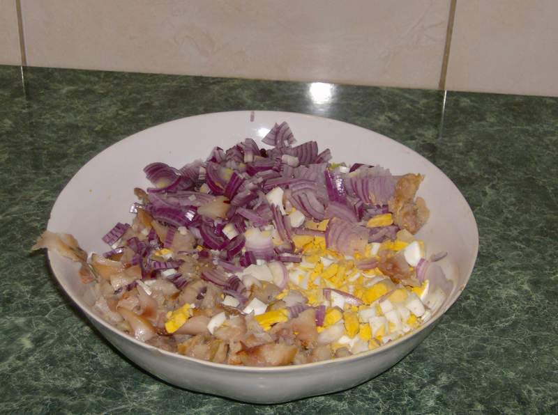 Salata de oua cu macrou afumat