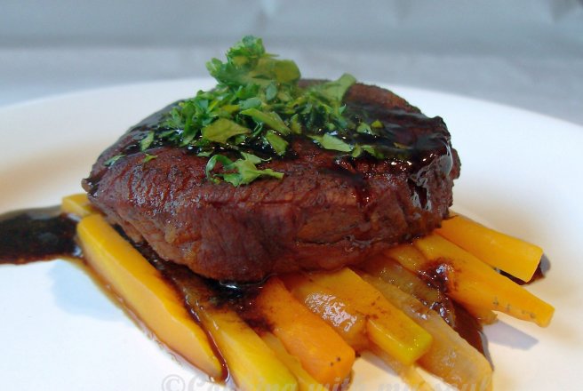 Muschi de vita cu sos de otet balsamic