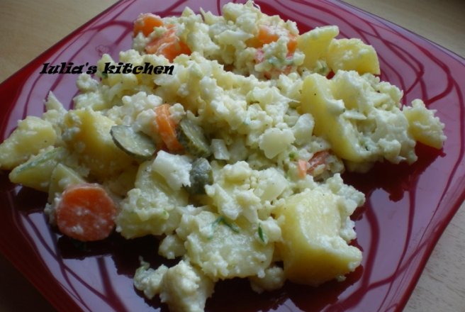 Salata de conopida cu morcovi si cartofi