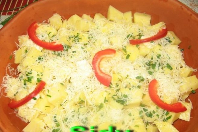 Cartofi cu parmezan in vasul roman