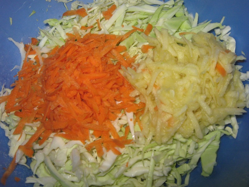 Salata de varza cu mar verde si morcov