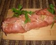 Rulada cu carne tocata si legume invelita in muschi tiganesc-2