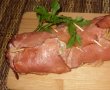 Rulada cu carne tocata si legume invelita in muschi tiganesc-3