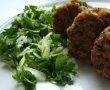 Chifteluțe din linte cu salată de pătrunjel-3