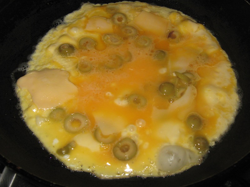 Rulada de omleta cu perlute si legume