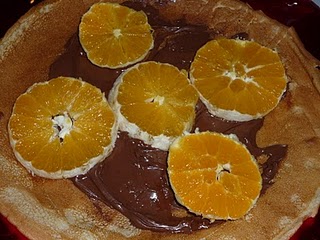 Clatite cu ciocolata, portocale si frisca