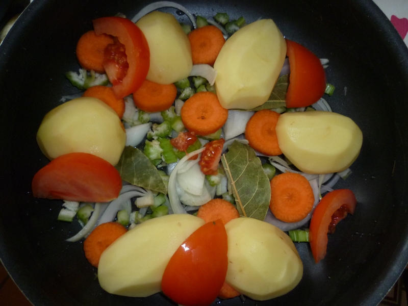Pulpa de vitel cu legume la cuptor