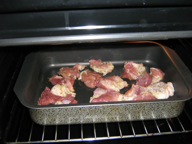Carne de porc la cuptor cu sos de ciuperci