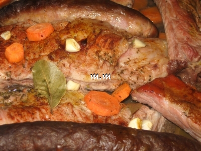 Friptura taraneasca cu coaste de porc si carnati