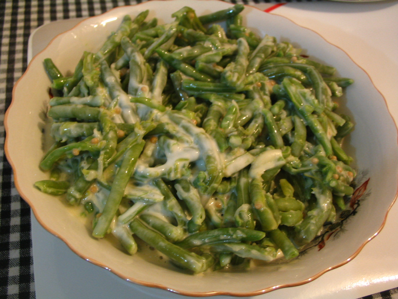 Salata de fasole verde cu maioneza, iaurt si usturoi