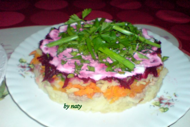 Salata cu sfecla rosie in straturi